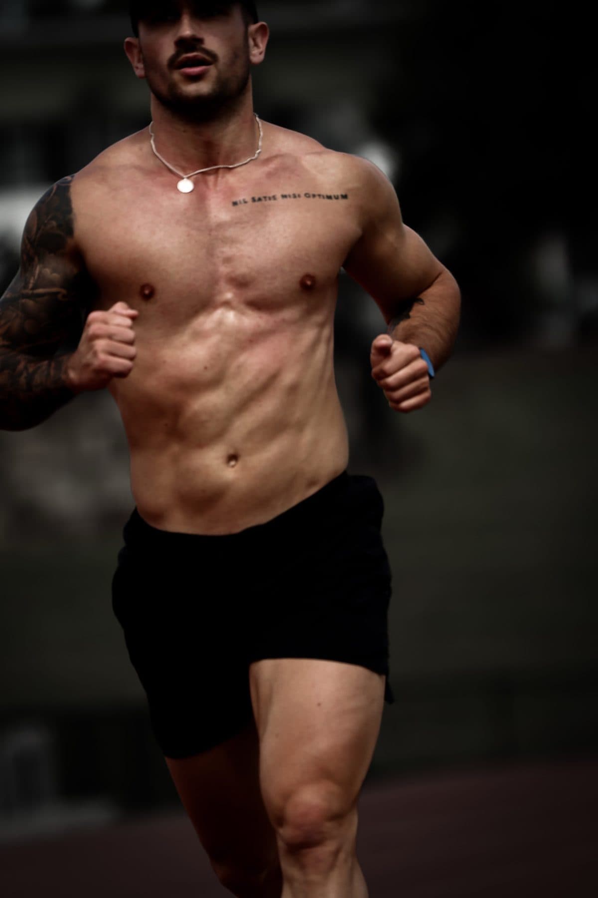 A KVZ athlete at pace on the run leg